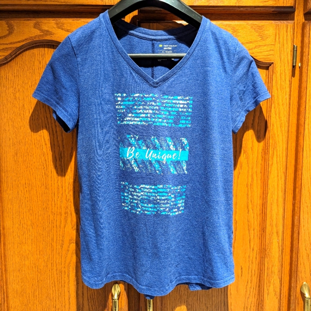 Tek Gear Tee Shirt. "Be Unique" Logo